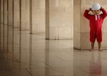 Berjuang Menjadikannya Anak Sholeh