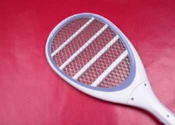 Hukum Membunuh Nyamuk dengan Raket Listrik