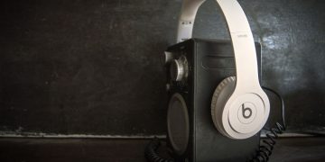 9 Cara Asyik Mendengarkan Curhatan Teman