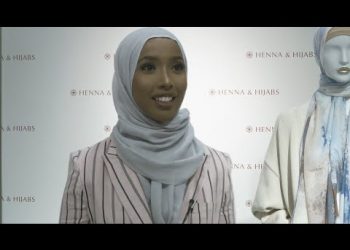 Peritel Busana Terkenal Pamerkan Jilbab Untuk Pertama Kalinya