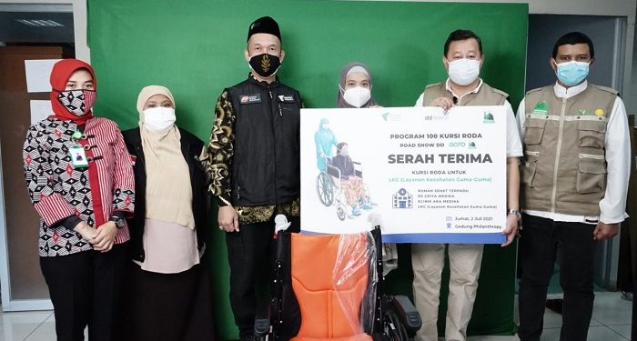 Milad ke-28, Dompet Dhuafa Donasikan 100 Kursi Roda