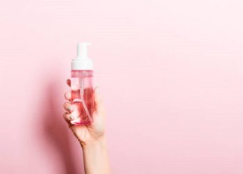 Mengenal Face Mist Saffron dan Manfaatnya untuk Kecantikan