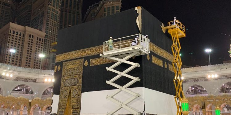 Kiswah Ka'bah Diganti dengan yang Baru