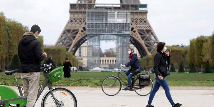 Menara Eiffel Resmi Dibuka Kembali