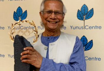 Peraih Nobel Muhammad Yunus dianugerahi Olympic Laurel