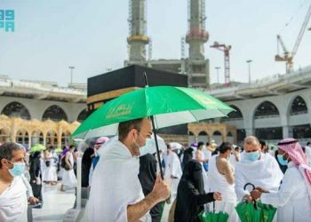 60.000 Payung Dibagikan di Masjidil Haram