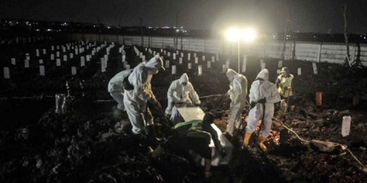 Hukum Meninggikan Tanah Timbunan Kuburan