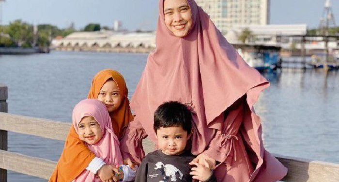 4 Dukungan Oki Setiana Dewi dalam Mendidik Anak