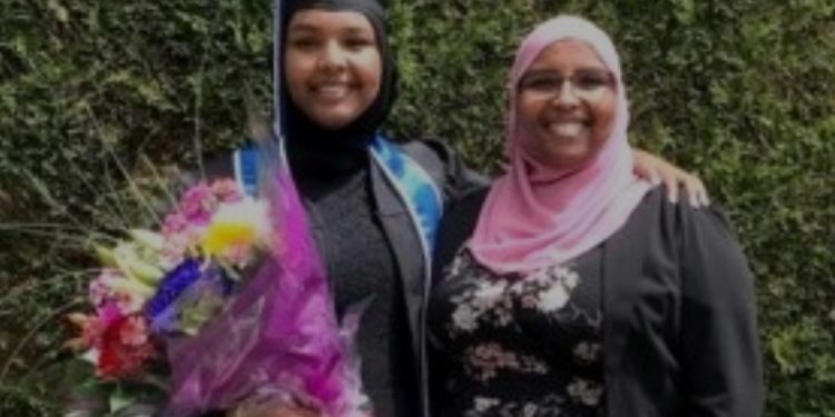 Sekolah di Richmond Tunjuk Pelajar Berjilbab Kulit Hitam Pertama untuk Pidato Kelulusan