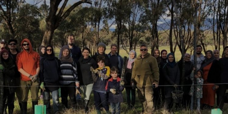 Pramuka Muslim Melbourne Tanam 1000 Pohon di Fawkner