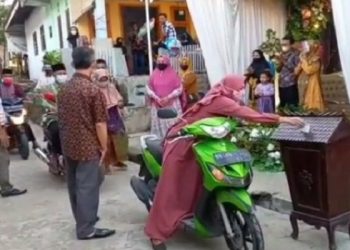 Mencoba Resepsi Nikah Drive Thru