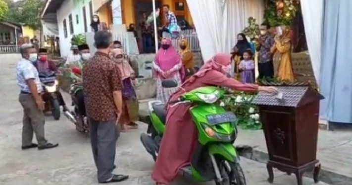 Mencoba Resepsi Nikah Drive Thru