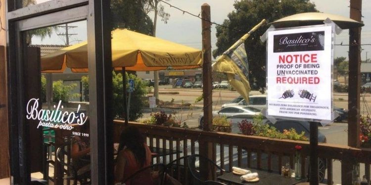 Bukti Tidak Divaksinasi Jadi Syarat Makan di Restoran Ini