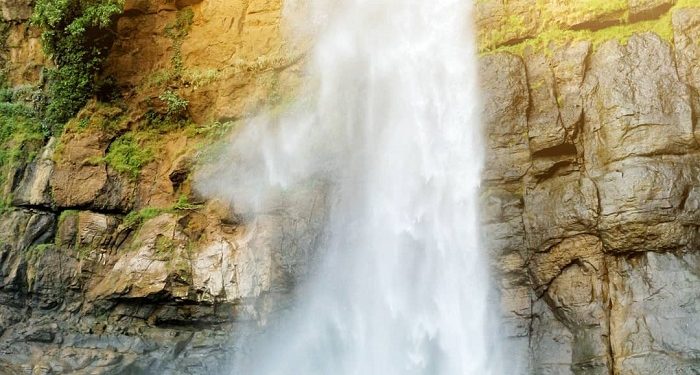 Menikmati Keindahan Curug Cimarinjung di Geopark Ciletuh Sukabumi