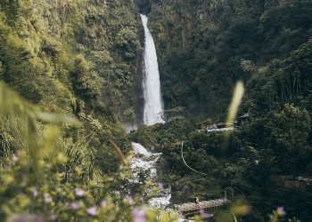 Menikmati Eksotisme Gemulai Curug Bajing di Pekalongan