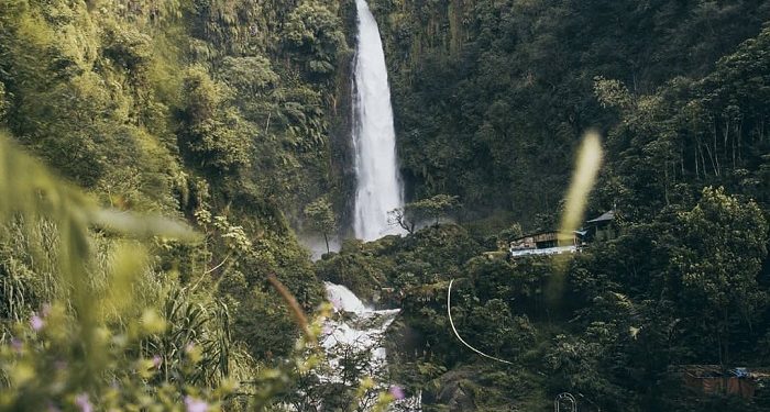 Menikmati Eksotisme Gemulai Curug Bajing di Pekalongan