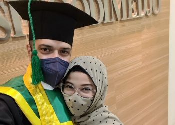 Barakallah, Primus Yustisio Baru Saja Wisuda S2 di Usia 43 Tahun