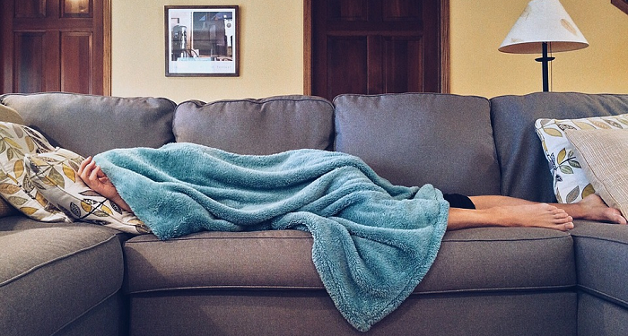 Merawat Sofa: Menghilangkan Bau Tak Sedap (2)