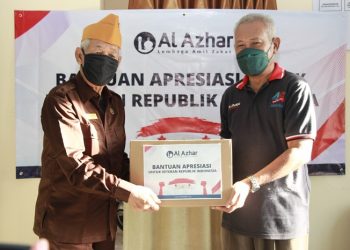 Sambut Kemerdekaan, LAZ Al Azhar Kirimkan Paket Logistik untuk Veteran di Bekasi