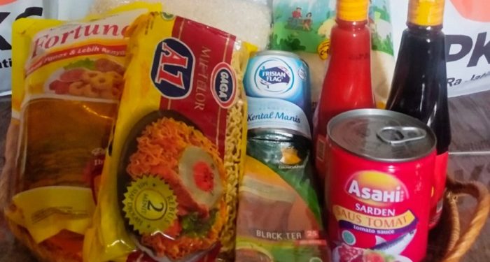 RKI Jatiluhur Bagikan 100 Paket Sembako untuk Warga