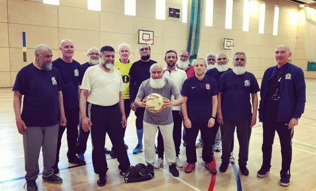 Pesepakbola Muslim Berusia 79 Tahun Ini Selamat dari Dua Serangan Jantung