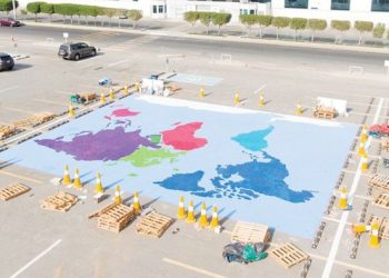 Kepala Sekolah Saudi Masuk Rekor Dunia untuk Mosaik dari Tutup Botol