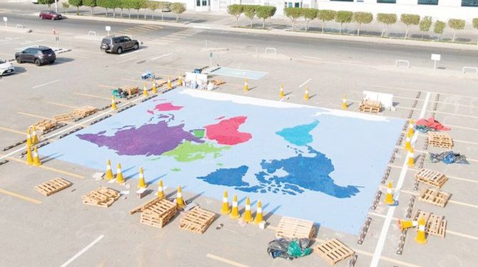 Kepala Sekolah Saudi Masuk Rekor Dunia untuk Mosaik dari Tutup Botol