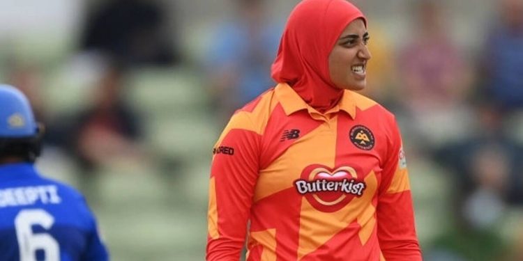 Abtaha Maqsood Pemain Kriket Berhijab Pertama di Inggris