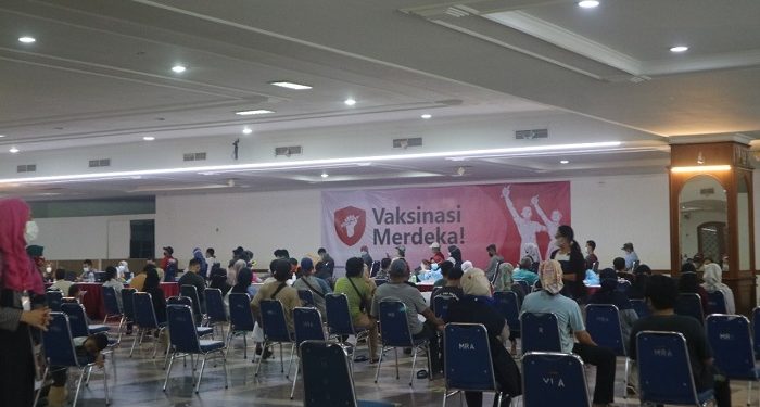 LAZ Al Azhar Dukung Vaksinasi Merdeka untuk Warga di Pulogebang dan Cakung