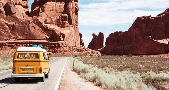 5 Perlengkapan yang Wajib Dibawa saat Road Trip