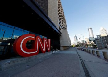CNN Pecat 3 Karyawan karena Masuk Kantor Tanpa Divaksinasi