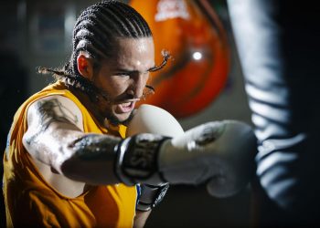 Cucu Muhammad Ali Menang dalam Pertandingan Pro Pertamanya