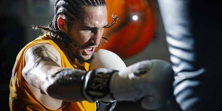 Cucu Muhammad Ali Menang dalam Pertandingan Pro Pertamanya