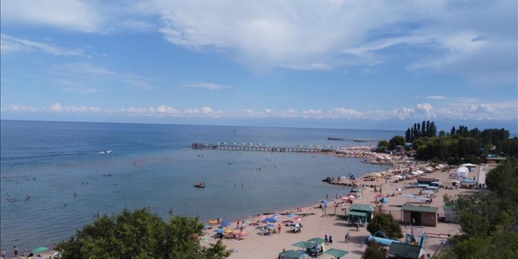 Air Hangat Danau Issyk-Kul Kirgistan Jadi Daya Tarik Wisatawan