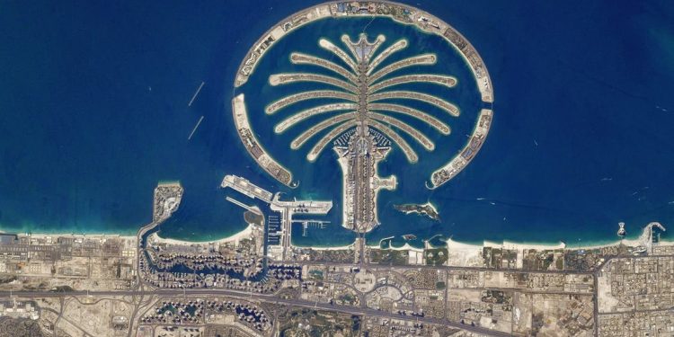 Astronot AS Bagikan 2 Foto Kota UEA dari Luar Angkasa