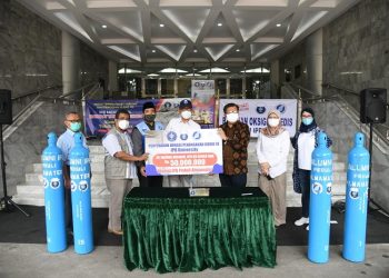 Alumni IPB Serahkan Bantuan Tahap Dua Darurat Covid-19 untuk IPB