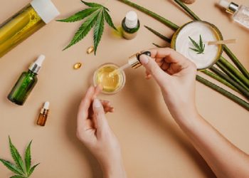 6 Cara Mengecilkan Pori-Pori Wajah Secara Alami