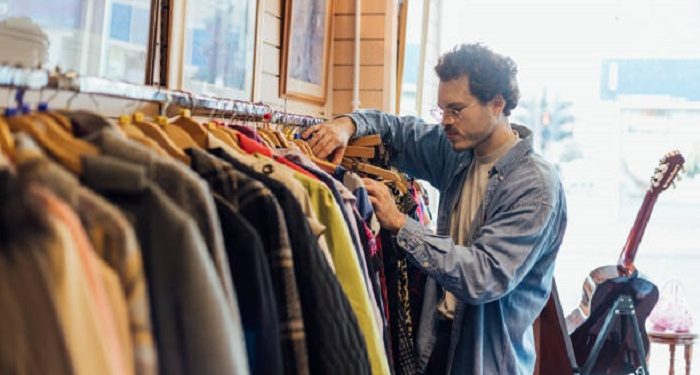 Tips Memilih Warna Pakaian Pria yang Cocok dengan Undertone Kulit