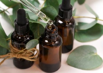 4 Cara Ampuh Menebalkan Alis dengan Bahan Alami