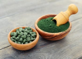 Atasi Masalah Komedo dengan Masker Spirulina
