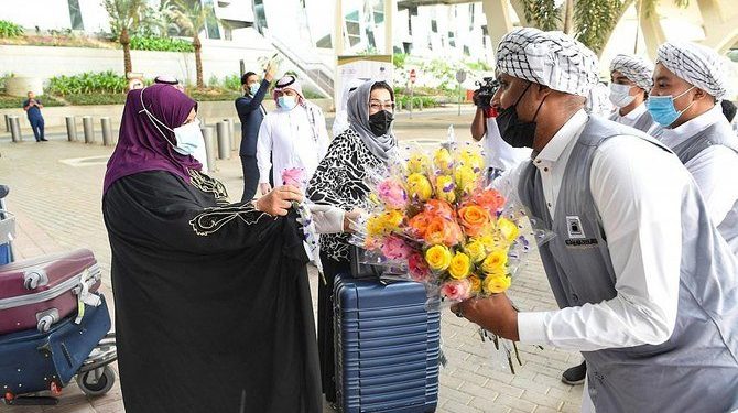 Jamaah Umrah Asing Pertama Tiba di Arab Saudi