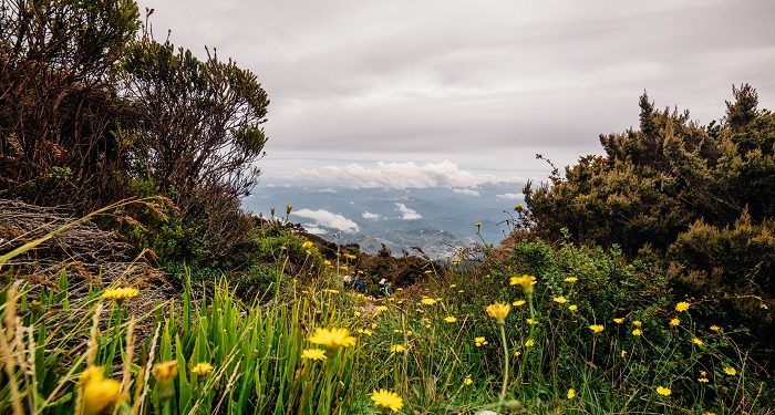 membangun keteladanan