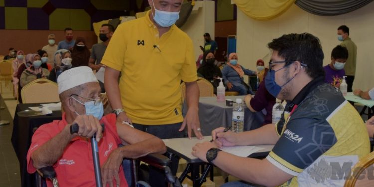 Rindu Shalat di Masjid, Pria Berusia 101 Tahun Ini Rela Divaksin