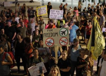 Warga Israel Demo Tolak Pembatasan dan Vaksinasi Baru