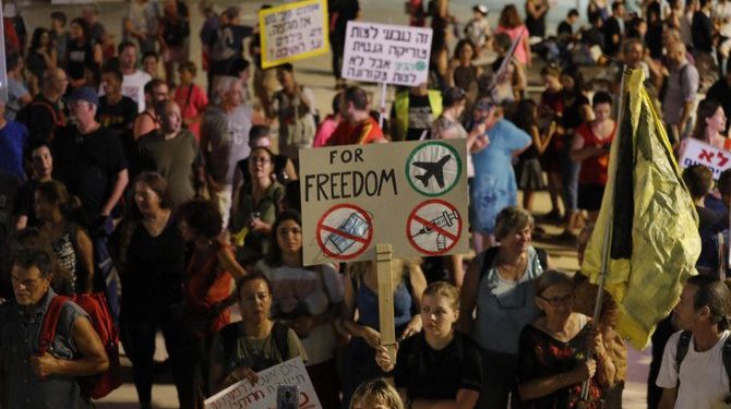 Warga Israel Demo Tolak Pembatasan dan Vaksinasi Baru