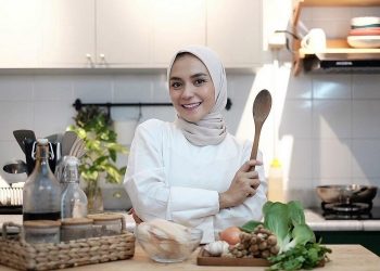 Curhatan Enno Lerian Rajin Masak Sendiri di Rumah untuk Keluarga
