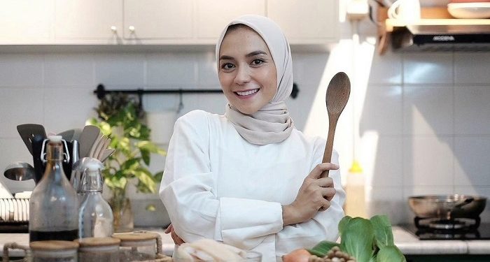 Curhatan Enno Lerian Rajin Masak Sendiri di Rumah untuk Keluarga