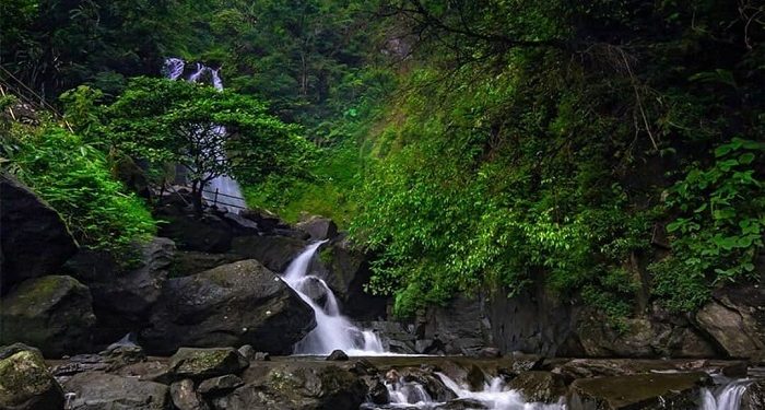 Wisata Curug Ciherang Rekomendasi Liburan Keluarga