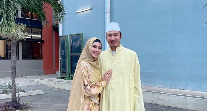 Ini Deretan Artis yang Menikah dengan Ustaz dan Hidup Bahagia