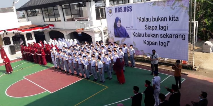 masuk sekolah